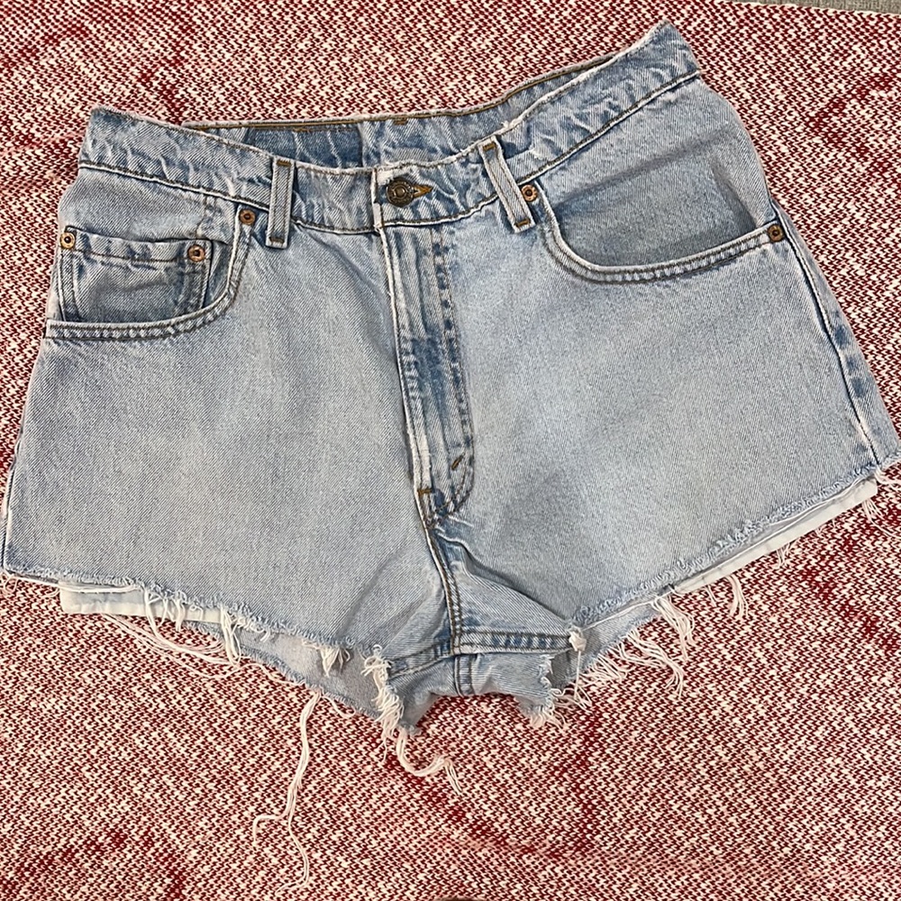 Levi’s light wash cut off shorts